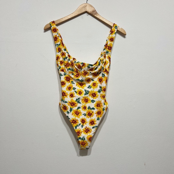 NEW We Wore What Ruched Cup Sunflower Floral Print One Piece Bathing Swimsuit S - Picture 1 of 4